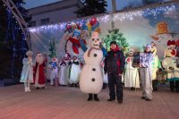 На Городской площади города Маркса состоялась церемония открытия главной елки *** Саратовская область, город Маркс - декабрь 2019 год (marksadm.ru)