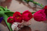 Утро 9 мая в городе Марксе началось с торжественного возложения цветов к мемориалу "Вечный огонь" *** Саратовская область, город Маркс - май 2020 год (marksadm.ru)