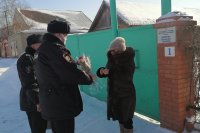 Полицейские поздравили фронтовичку с Днем защитника Отечества *** Саратовская область, город Маркс - февраль 2021 год (marksadm.ru)