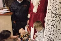 Полицейский Дед Мороз посетил многодетные семьи *** Саратовская область, город Маркс - декабрь 2021 год (marksadm.ru)
