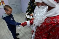 Полицейский Дед Мороз продолжает поздравлять школьников *** Саратовская область, город Маркс - декабрь 2021 год (marksadm.ru)