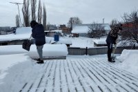 Волонтёры и Молодая гвардия Единой России продолжают оказывать помощь с расчисткой снега *** Саратовская область, город Маркс - январь 2022 год (marksadm.ru)