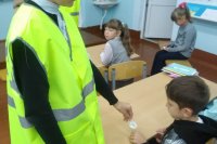 На этой неделе сотрудники ГИБДД усиленно занимаются с детьми вопросами безопасности на дорогах *** Саратовская область, город Маркс - сентябрь 2022 год (marksadm.ru)