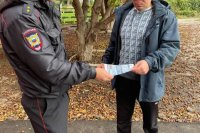 Полицейские провели уличную акцию "Внимание, мошенники!" *** Саратовская область, город Маркс - октябрь 2022 год (marksadm.ru)