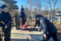 Полицейские почтили память офицера милиции, погибшего в Чечне *** Саратовская область, город Маркс - март 2023 год (marksadm.ru)
