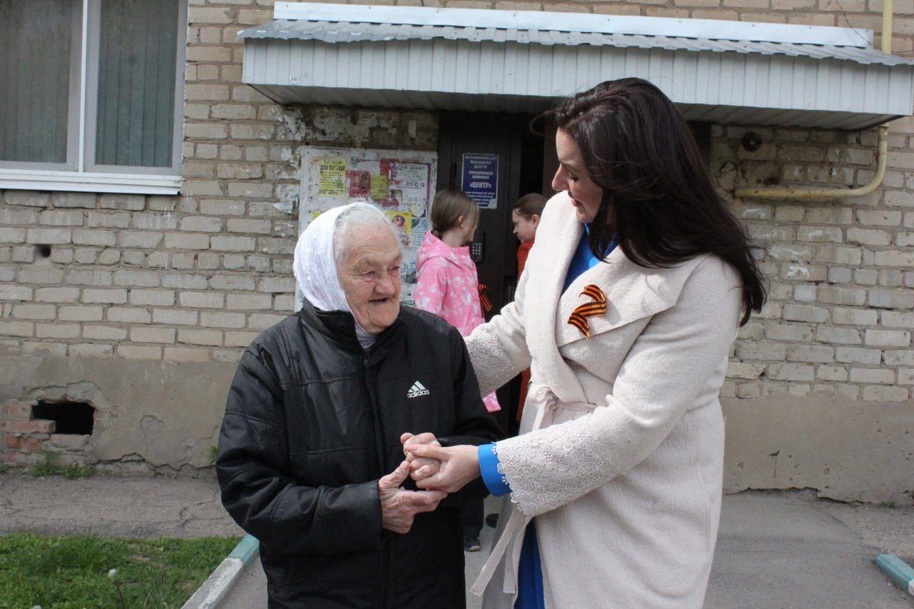 Адресное поздравление в День Победы принимала труженица тыла, ветеран войны  Мария Степановна Поздяева » Cайт администрации Марксовского муниципального  района